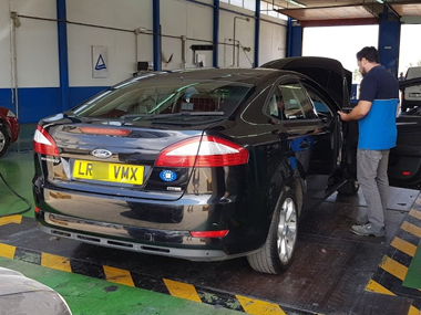 Ford Mondeo at ITV station